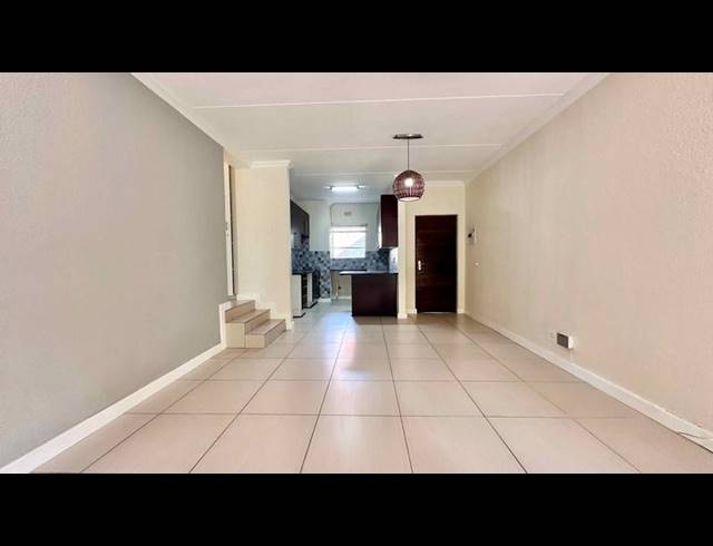 2 BEDROOM APARTMENT FOR SALE IN BRYANSTON